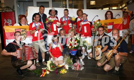 Empfang Special Olympics. Christopher Snow, Claus Kaltenbacher, Heinz Konrad, Michaela Sabitzer, Franziskus Schantl sowie die Betruer Andreas Reichmann und Kaethe KOnrad. Klagenfurt, am 5.7.2011.
Foto: Kuess
---
pressefotos, pressefotografie, kuess, qs, qspictures, sport, bild, bilder, bilddatenbank