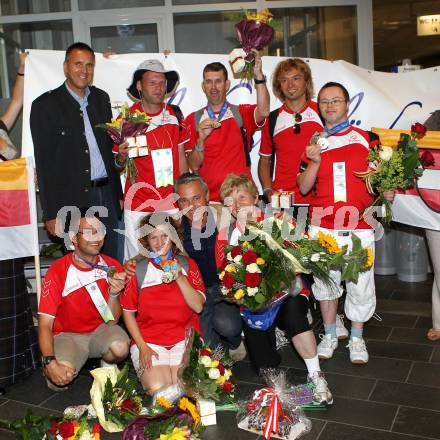 Empfang Special Olympics. Christopher Snow, Claus Kaltenbacher, Heinz Konrad, Michaela Sabitzer, Franziskus Schantl sowie die Betruer Andreas Reichmann und Kaethe KOnrad. Klagenfurt, am 5.7.2011.
Foto: Kuess
---
pressefotos, pressefotografie, kuess, qs, qspictures, sport, bild, bilder, bilddatenbank