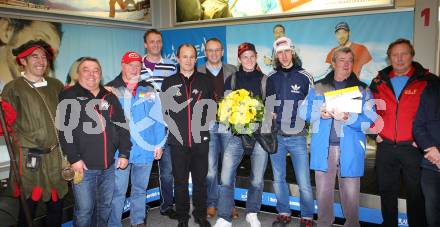 Schispringen. Thomas Morgenstern, Martin Koch, Heinz Kuttin. Ankunft am Klagenfurter Flughafen. Klagenfurt, 14.3.2011.
Foto: Kuess
---
pressefotos, pressefotografie, kuess, qs, qspictures, sport, bild, bilder, bilddatenbank