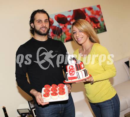 EBEL. Eishockey Bundesliga. Andy Chiodo (KAC), Melissa. Klagenfurt, am 13.3.2011.
Foto: Kuess
---
pressefotos, pressefotografie, kuess, qs, qspictures, sport, bild, bilder, bilddatenbank