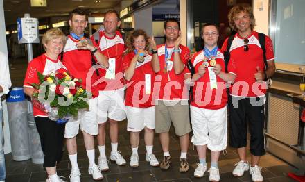 Empfang Special Olympics. Christopher Snow, Claus Kaltenbacher, Heinz Konrad, Michaela Sabitzer, Franziskus Schantl sowie die Betruer Andreas Reichmann und Kaethe Konrad. Klagenfurt, am 5.7.2011.
Foto: Kuess
---
pressefotos, pressefotografie, kuess, qs, qspictures, sport, bild, bilder, bilddatenbank