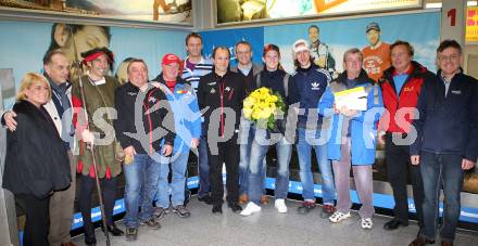 Schispringen. Thomas Morgenstern, Martin Koch, Heinz Kuttin. Ankunft am Klagenfurter Flughafen. Klagenfurt, 14.3.2011.
Foto: Kuess
---
pressefotos, pressefotografie, kuess, qs, qspictures, sport, bild, bilder, bilddatenbank