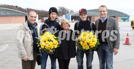 Schispringen. Thomas Morgenstern, Martin Koch. Ankunft am Klagenfurter Flughafen. Klagenfurt, 14.3.2011.
Foto: Kuess
---
pressefotos, pressefotografie, kuess, qs, qspictures, sport, bild, bilder, bilddatenbank