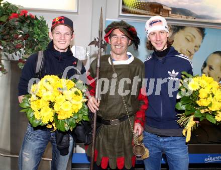 Schispringen. Thomas Morgenstern, Martin Koch. Ankunft am Klagenfurter Flughafen. Klagenfurt, 14.3.2011.
Foto: Kuess
---
pressefotos, pressefotografie, kuess, qs, qspictures, sport, bild, bilder, bilddatenbank