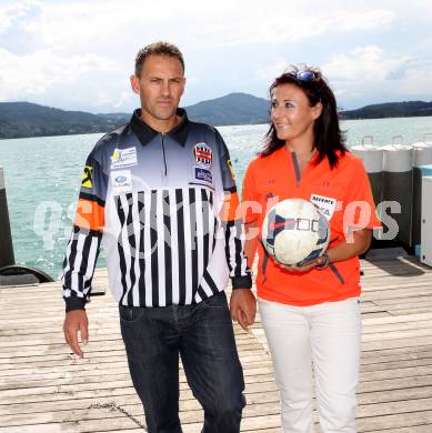 Schiedsrichterin Tanja Schett und Schiedsrichter Erik Hausott. Klagenfurt, am 8.6.2011.
Foto: Kuess
---
pressefotos, pressefotografie, kuess, qs, qspictures, sport, bild, bilder, bilddatenbank