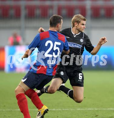 Fussball. UEFA Champions League. SK Sturm Graz gegen Videoton. Manuel Weber, (Graz), Elek Akos (Videoton). Klagenfurt, am 13.7.2011.
Foto: Kuess

---
pressefotos, pressefotografie, kuess, qs, qspictures, sport, bild, bilder, bilddatenbank