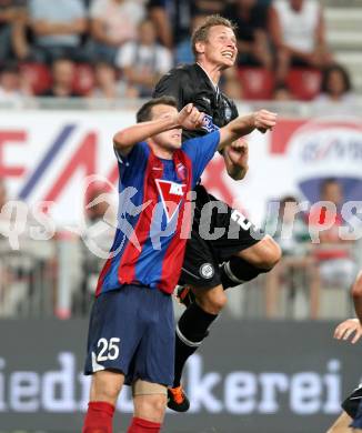 Fussball. UEFA Champions League. SK Sturm Graz gegen Videoton. Roman Kienast, (Graz), Elek Akos (Videoton). Klagenfurt, am 13.7.2011.
Foto: Kuess

---
pressefotos, pressefotografie, kuess, qs, qspictures, sport, bild, bilder, bilddatenbank