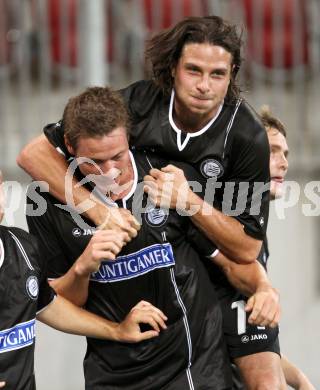 Fussball. UEFA Champions League. SK Sturm Graz gegen Videoton. Torjubel Roman Kienast,  Imre Szabics (Graz). Klagenfurt, am 13.7.2011.
Foto: Kuess

---
pressefotos, pressefotografie, kuess, qs, qspictures, sport, bild, bilder, bilddatenbank