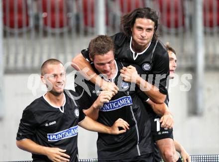 Fussball. UEFA Champions League. SK Sturm Graz gegen Videoton. Torjubel Roman Kienast, Sandro Foda, Imre Szabics (Graz). Klagenfurt, am 13.7.2011.
Foto: Kuess

---
pressefotos, pressefotografie, kuess, qs, qspictures, sport, bild, bilder, bilddatenbank