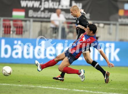 Fussball. UEFA Champions League. SK Sturm Graz gegen Videoton. Patrick Wolf, (Graz), Hector Sanchez (Videoton). Klagenfurt, am 13.7.2011.
Foto: Kuess

---
pressefotos, pressefotografie, kuess, qs, qspictures, sport, bild, bilder, bilddatenbank