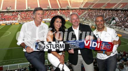 Fussball. UEFA Champions League. SK Sturm Graz gegen Videoton. Harald Kogler, Ehefrau von Nenad Bjelica, Gerhard Doerfler. Klagenfurt, am 13.7.2011.
Foto: Kuess

---
pressefotos, pressefotografie, kuess, qs, qspictures, sport, bild, bilder, bilddatenbank