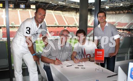 Fussball. UEFA Champions League. SK Sturm Graz gegen Videoton. Michael Kummerer, Walter Walzl, Dietmar Riegler, Markus Perchthaler. Klagenfurt, am 13.7.2011.
Foto: Kuess

---
pressefotos, pressefotografie, kuess, qs, qspictures, sport, bild, bilder, bilddatenbank