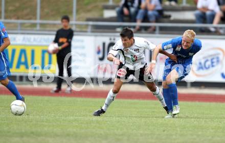 Fussball. Erste Liga. WAC/St. Andrae gegen SV Groedig. Markus Kreuz,  (WAC), Thomas Hopfer (Groedig). Wolfsberg, 15.7.2011. 
Foto: Kuess

---
pressefotos, pressefotografie, kuess, qs, qspictures, sport, bild, bilder, bilddatenbank