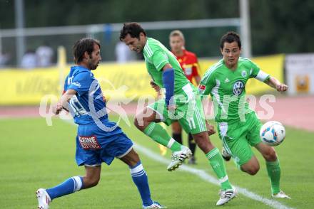 Fussball Testspiel. VSV gegen Vfl Wolfsburg.  Mario Ramusch, (VSV), Hasan Salihamidzic Marcel Schaefer (Wolfsburg). Villach, 17.7.2011
Foto: Kuess

---
pressefotos, pressefotografie, kuess, qs, qspictures, sport, bild, bilder, bilddatenbank