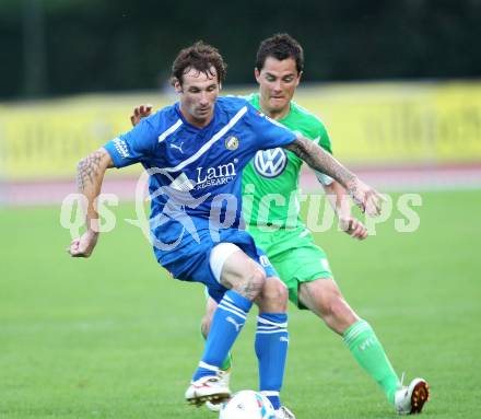 Fussball Testspiel. VSV gegen Vfl Wolfsburg.  Rok Pavlicic, (VSV), Marcel Schaefer (Wolfsburg). Villach, 17.7.2011
Foto: Kuess

---
pressefotos, pressefotografie, kuess, qs, qspictures, sport, bild, bilder, bilddatenbank