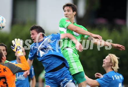 Fussball Testspiel. VSV gegen Vfl Wolfsburg.  Patrick Striednig, (VSV), Serdjan Lakic (Wolfsburg). Villach, 17.7.2011
Foto: Kuess

---
pressefotos, pressefotografie, kuess, qs, qspictures, sport, bild, bilder, bilddatenbank