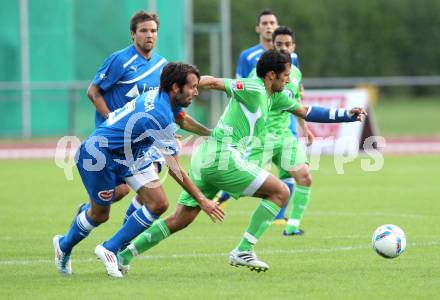 Fussball Testspiel. VSV gegen Vfl Wolfsburg. Mario Ramusch, (VSV), Hasan Salihamidzic (Wolfsburg). Villach, 17.7.2011
Foto: Kuess

---
pressefotos, pressefotografie, kuess, qs, qspictures, sport, bild, bilder, bilddatenbank