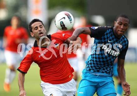 Fussball Testspiel. PSV Eindhoven gegen CF Valencia. Adriano Marcello (Eindhoven), Jonas (Valencia). Wolfsberg, am 19.7.2011.
Foto: Kuess
---
pressefotos, pressefotografie, kuess, qs, qspictures, sport, bild, bilder, bilddatenbank