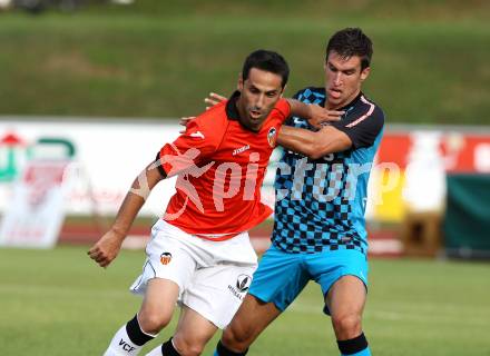 Fussball Testspiel. PSV Eindhoven gegen CF Valencia. Kevin Strootman (Eindhoven), Jonas (Valencia). Wolfsberg, am 19.7.2011.
Foto: Kuess
---
pressefotos, pressefotografie, kuess, qs, qspictures, sport, bild, bilder, bilddatenbank