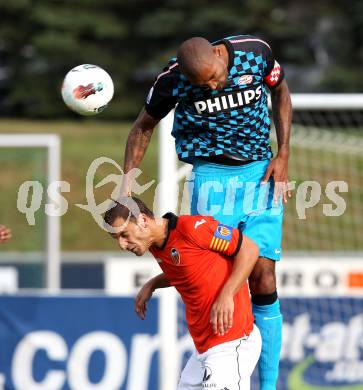 Fussball Testspiel. PSV Eindhoven gegen CF Valencia. Adriano Marcello (Eindhoven), Soldado (Valencia). Wolfsberg, am 19.7.2011.
Foto: Kuess
---
pressefotos, pressefotografie, kuess, qs, qspictures, sport, bild, bilder, bilddatenbank