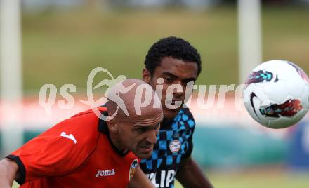 Fussball Testspiel. PSV Eindhoven gegen CF Valencia. Abel Tamata (Eindhoven), Bruno (Valencia). Wolfsberg, am 19.7.2011.
Foto: Kuess
---
pressefotos, pressefotografie, kuess, qs, qspictures, sport, bild, bilder, bilddatenbank