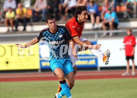 Fussball Testspiel. PSV Eindhoven gegen CF Valencia. Kevin Strootman (Eindhoven), Topal (Valencia). Wolfsberg, am 19.7.2011.
Foto: Kuess
---
pressefotos, pressefotografie, kuess, qs, qspictures, sport, bild, bilder, bilddatenbank