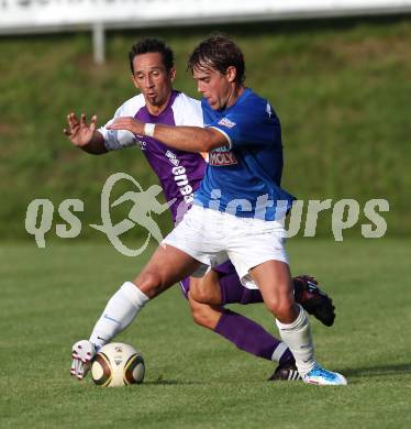 Fussball KFV Cup. ASKOE Koettmannsdorf gegen SK Austria Klagenfurt.  Laszlo Rozgonji (Koettmannsdorf), Matthias Dollinger (Austria). Koettmannsdorf, am 20.7.2011.
Foto: Kuess
---
pressefotos, pressefotografie, kuess, qs, qspictures, sport, bild, bilder, bilddatenbank