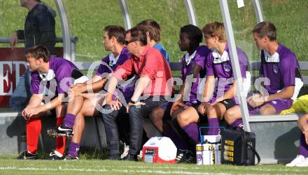 Fussball KFV Cup. ASKOE Koettmannsdorf gegen SK Austria Klagenfurt.  Spielerbank. Alexander Schenk, Marco Reich, Trainer Dietmar Thuller, Bernhard Mpaka (Austria). Koettmannsdorf, am 20.7.2011.
Foto: Kuess
---
pressefotos, pressefotografie, kuess, qs, qspictures, sport, bild, bilder, bilddatenbank