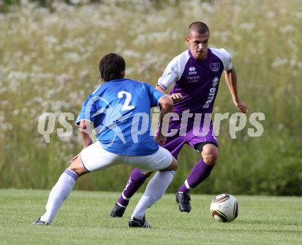 Fussball KFV Cup. ASKOE Koettmannsdorf gegen SK Austria Klagenfurt.  Christian Hutter (Koettmannsdorf), Stefan Sebastian Korepp (Austria). Koettmannsdorf, am 20.7.2011.
Foto: Kuess
---
pressefotos, pressefotografie, kuess, qs, qspictures, sport, bild, bilder, bilddatenbank