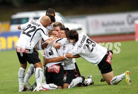 Fussball Bundesliga. Erste Liga. WAC/St. Andrae gegen BW Linz. Torjubel WAC. Wolfsberg, 22.7.2011
Foto: Kuess

---
pressefotos, pressefotografie, kuess, qs, qspictures, sport, bild, bilder, bilddatenbank