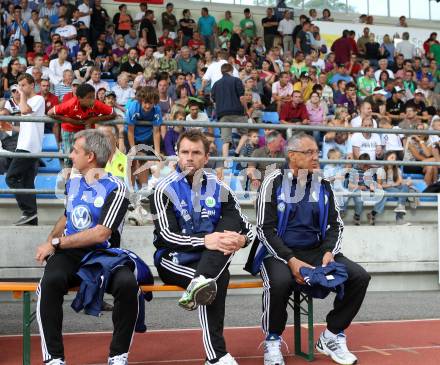 Fussball Testspiel. VSV gegen Vfl Wolfsburg.  Pierre Litbarski, Bernd Hollerbacg, Trainer Felix Magath. Villach, 17.7.2011
Foto: Kuess

---
pressefotos, pressefotografie, kuess, qs, qspictures, sport, bild, bilder, bilddatenbank