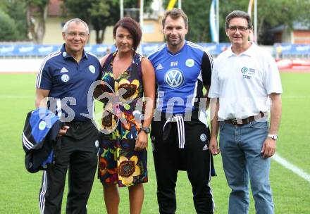 Fussball Testspiel. VSV gegen Vfl Wolfsburg.  Trainer Felix Magath, FIFA Schiedsrichterin Tanja Schett, Bernd Hollerbach,  Ebner. Villach, 17.7.2011
Foto: Kuess

---
pressefotos, pressefotografie, kuess, qs, qspictures, sport, bild, bilder, bilddatenbank