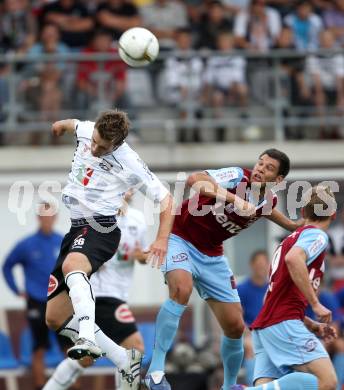 Fussball Bundesliga. Erste Liga. WAC/St. Andrae gegen BW Linz. Michael Sollbauer, (WAC/St.Andrae),  Dominic Hassler (BW Linz). Wolfsberg, 22.7.2011
Foto: Kuess

---
pressefotos, pressefotografie, kuess, qs, qspictures, sport, bild, bilder, bilddatenbank