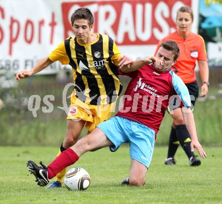 Fussball KFV Cup. Koestenberg gegen VSV. Alexander Haas (Koestenberg), Paul Jury (VSV). Koestenberg, am 23.7.2011.
Foto: Kuess
---
pressefotos, pressefotografie, kuess, qs, qspictures, sport, bild, bilder, bilddatenbank