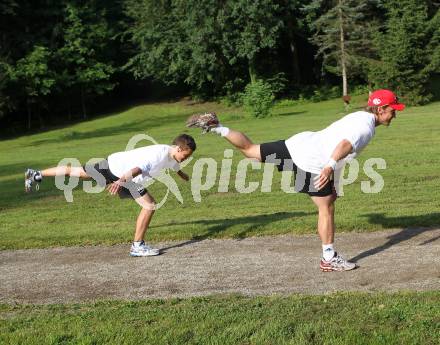 Eishockey. KAC. Sommertraining. Training. Lukas Kalt, Dieter Kalt. Klagenfurt, 8.7.2011.
Foto: Kuess
---
pressefotos, pressefotografie, kuess, qs, qspictures, sport, bild, bilder, bilddatenbank