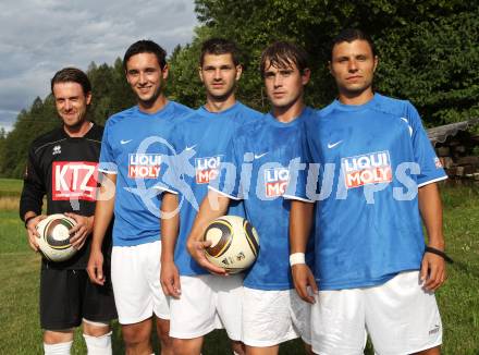 Fussball Unterliga Ost. Helmut Rom, Markus Pink, Daniel Globotschnig, Laszlo Rozgonji, Zsolt Vari (Koettmannsdorf). Koettmannsdorf, am 20.7.2011.
Foto: Kuess
---
pressefotos, pressefotografie, kuess, qs, qspictures, sport, bild, bilder, bilddatenbank