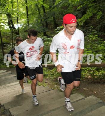 Eishockey. Sommertraining. KAC. Training. Lukas Kalt, Dieter Kalt. Klagenfurt, 8.7.2011.
Foto: Kuess
---
pressefotos, pressefotografie, kuess, qs, qspictures, sport, bild, bilder, bilddatenbank