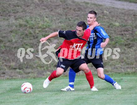 Fussball Kaerntner Liga. Maria Saal gegen Drautal. Martin Salentinig (Maria Saal), Josef Hudelist (Drautal). Maria Saal, am 29.7.2011.
Foto: Kuess
---
pressefotos, pressefotografie, kuess, qs, qspictures, sport, bild, bilder, bilddatenbank