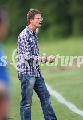 Fussball Kaerntner Liga. Maria Saal gegen Drautal. Trainer Gerhard Seidler (Maria Saal). Maria Saal, am 29.7.2011.
Foto: Kuess
---
pressefotos, pressefotografie, kuess, qs, qspictures, sport, bild, bilder, bilddatenbank