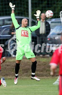 Fussball Kaerntner Liga. Maria Saal gegen Drautal. Harald Wogrin  (Maria Saal). Maria Saal, am 29.7.2011.
Foto: Kuess
---
pressefotos, pressefotografie, kuess, qs, qspictures, sport, bild, bilder, bilddatenbank