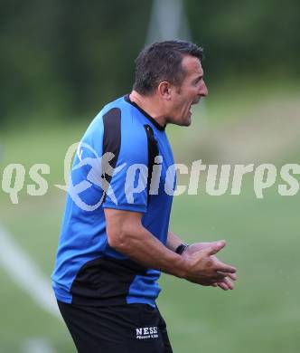 Fussball Kaerntner Liga. Maria Saal gegen Drautal. Trainer Suvad Rovcanin (Drautal). Maria Saal, am 29.7.2011.
Foto: Kuess
---
pressefotos, pressefotografie, kuess, qs, qspictures, sport, bild, bilder, bilddatenbank