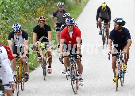 Eishockey. Sommertraining. KAC Training, Radtour mit Bernhard Eisel. David Schuller, Dieter Kalt, Thomas Koch. Klagenfurt, 28.7.2011.
Foto: Kuess
---
pressefotos, pressefotografie, kuess, qs, qspictures, sport, bild, bilder, bilddatenbank