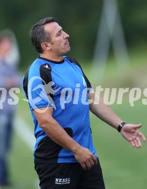 Fussball Kaerntner Liga. Maria Saal gegen Drautal. Trainer Suvad Rovcanin (Drautal). Maria Saal, am 29.7.2011.
Foto: Kuess
---
pressefotos, pressefotografie, kuess, qs, qspictures, sport, bild, bilder, bilddatenbank