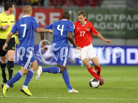 Fussball Laenderspiel Oesterreich gegen Slowakei. Marc Janko, (Oesterreich), Vladimir Weiss, Karim Guede (Slowakei). Klagenfurt, 10.8.2011.
Foto: Kuess

---
pressefotos, pressefotografie, kuess, qs, qspictures, sport, bild, bilder, bilddatenbank