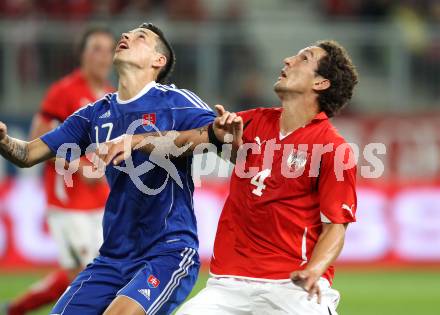 Fussball Laenderspiel Oesterreich gegen Slowakei. Emanuel Pogatetz, (Oesterreich), Marek Hamsik  (Slowakei). Klagenfurt, 10.8.2011.
Foto: Kuess

---
pressefotos, pressefotografie, kuess, qs, qspictures, sport, bild, bilder, bilddatenbank