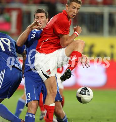 Fussball Laenderspiel Oesterreich gegen Slowakei. Marc Janko, (Oesterreich), Lubomir Michalek  (Slowakei). Klagenfurt, 10.8.2011.
Foto: Kuess

---
pressefotos, pressefotografie, kuess, qs, qspictures, sport, bild, bilder, bilddatenbank