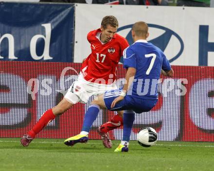 Fussball Laenderspiel Oesterreich gegen Slowakei. Florian Klein, (Oesterreich), Vladimir Weiss (Slowakei). Klagenfurt, 10.8.2011.
Foto: Kuess

---
pressefotos, pressefotografie, kuess, qs, qspictures, sport, bild, bilder, bilddatenbank