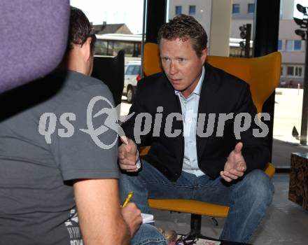 EBEL. Eishockey Bundesliga. Pressekonferenz VSV. Trainer Mike Stewart.  Villach, am 11.8.2011.
Foto: Kuess
---
pressefotos, pressefotografie, kuess, qs, qspictures, sport, bild, bilder, bilddatenbank