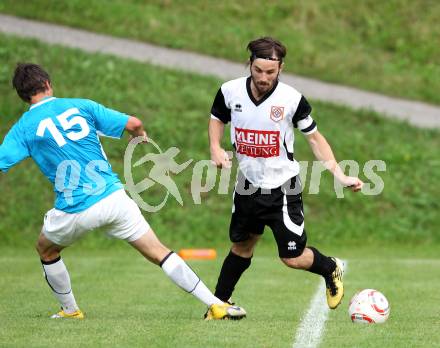 Fussball Kaerntner Liga. Maria Saal gegen RZ Pellets WAC/St. Andrae. Roland Krenn (Maria Saal), Patrick Pfennich (WAC/St. Andrae). Maria Saal, am 13.8.2011.
Foto: Kuess
---
pressefotos, pressefotografie, kuess, qs, qspictures, sport, bild, bilder, bilddatenbank