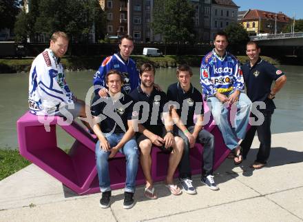 EBEL. Eishockey Bundesliga. Pressekonferenz VSV. Lynn Loyns, Niki Hartl, Marco Pewal, Craig Weller, Marco Wieser, Kyle Wanvig, Pierre Luc Sleigher. Villach, am 11.8.2011.
Foto: Kuess
---
pressefotos, pressefotografie, kuess, qs, qspictures, sport, bild, bilder, bilddatenbank